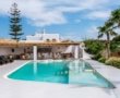 Axel Beach Mykonos: um novo marco no turismo LGBTQIA+ de luxo no Mediterrâneo