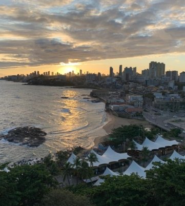 Carnaval LGBTQIA+ no Brasil: Salvador, Olinda e São Paulo além da folia.