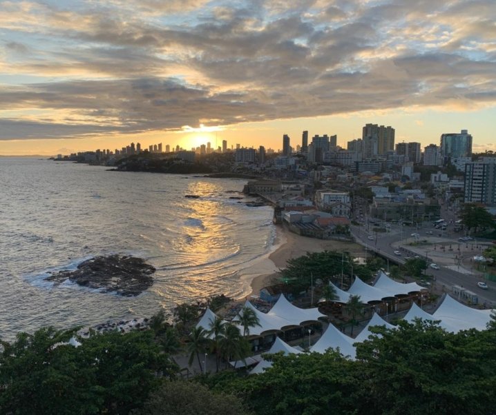 Carnaval LGBTQIA+ no Brasil: Salvador, Olinda e São Paulo além da folia.